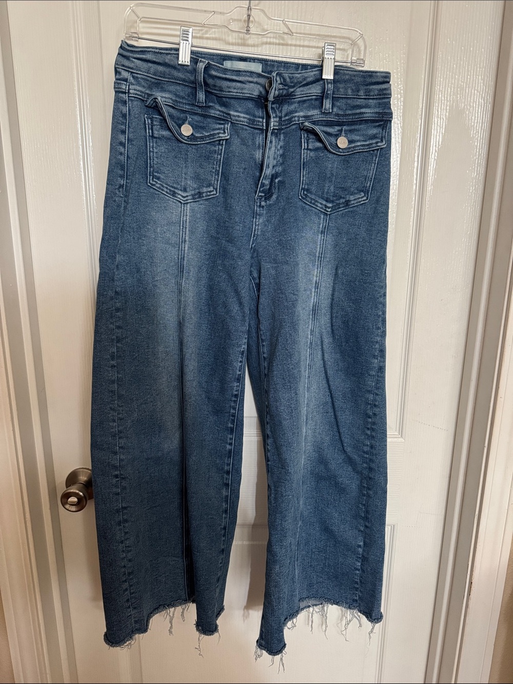 Risen High-Waist Wide Leg Women's Jeans in Medium Blue